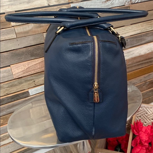 Michael Kors Blue Hamilton XL Weekender Bag. - Picture 5 of 6
